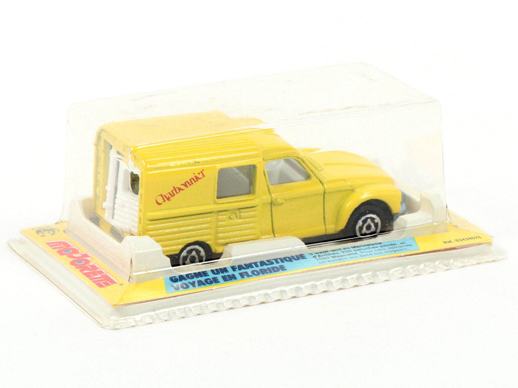 Lot 82 - MAJORETTE (FRANCE) (1)