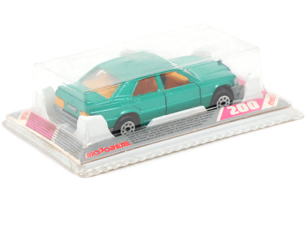 Lot 107 - MAJORETTE (FRANCE) (1)