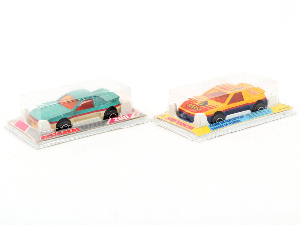 Lot 228 - MAJORETTE (FRANCE) (2)