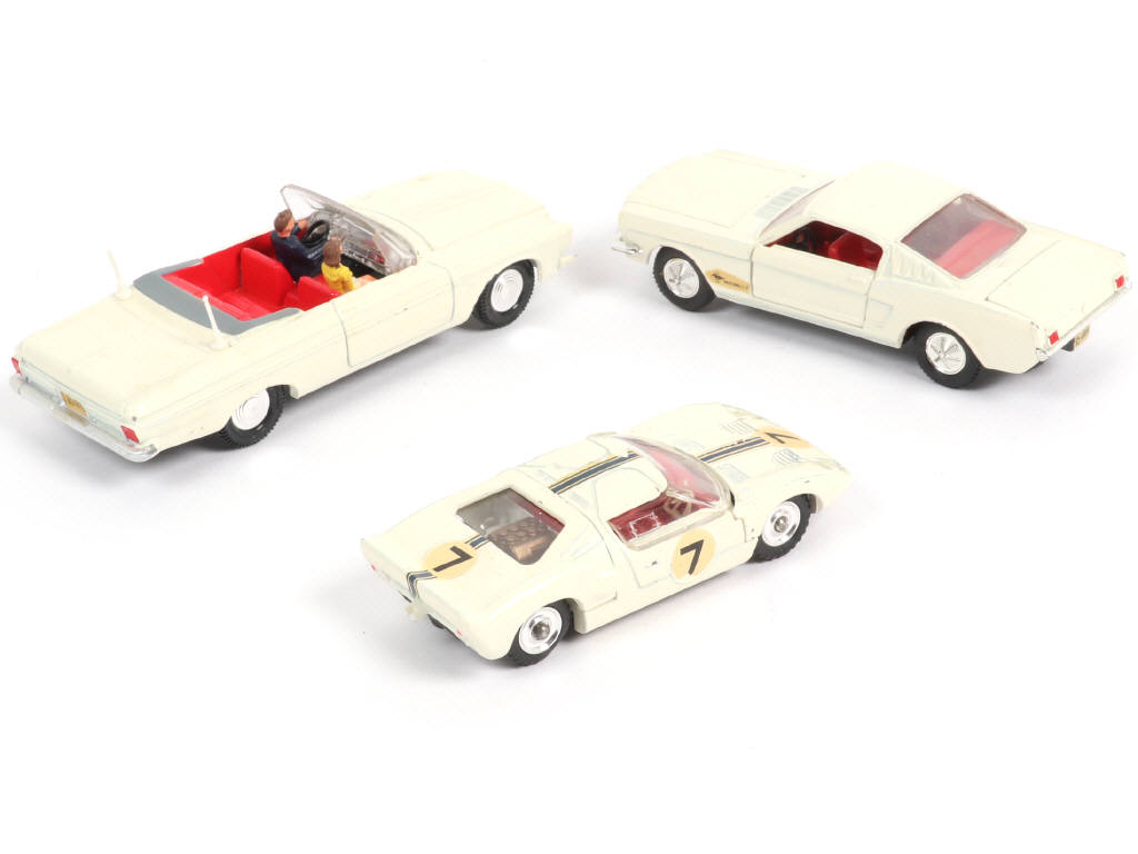 Lot 374 - DINKY TOYS (GB) (3)