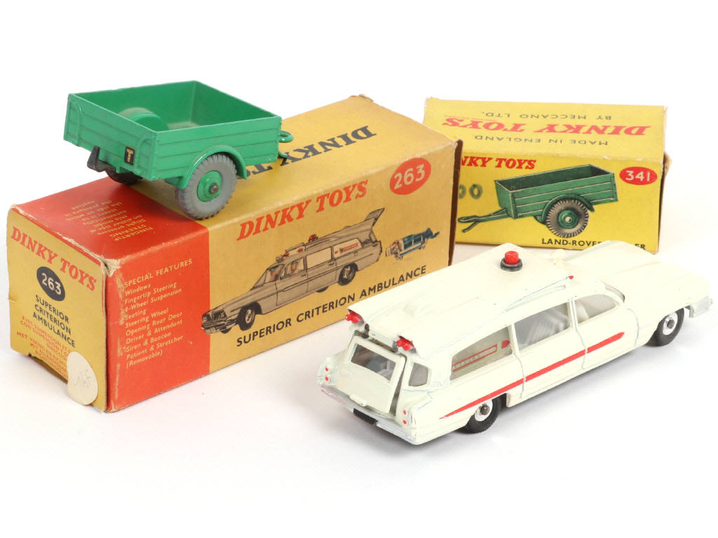 Lot 370 - DINKY TOYS (GB) (2)