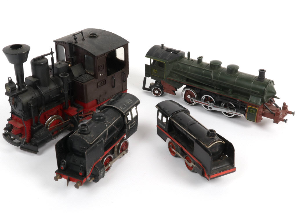 Lot 55 - DIVERS (4)
