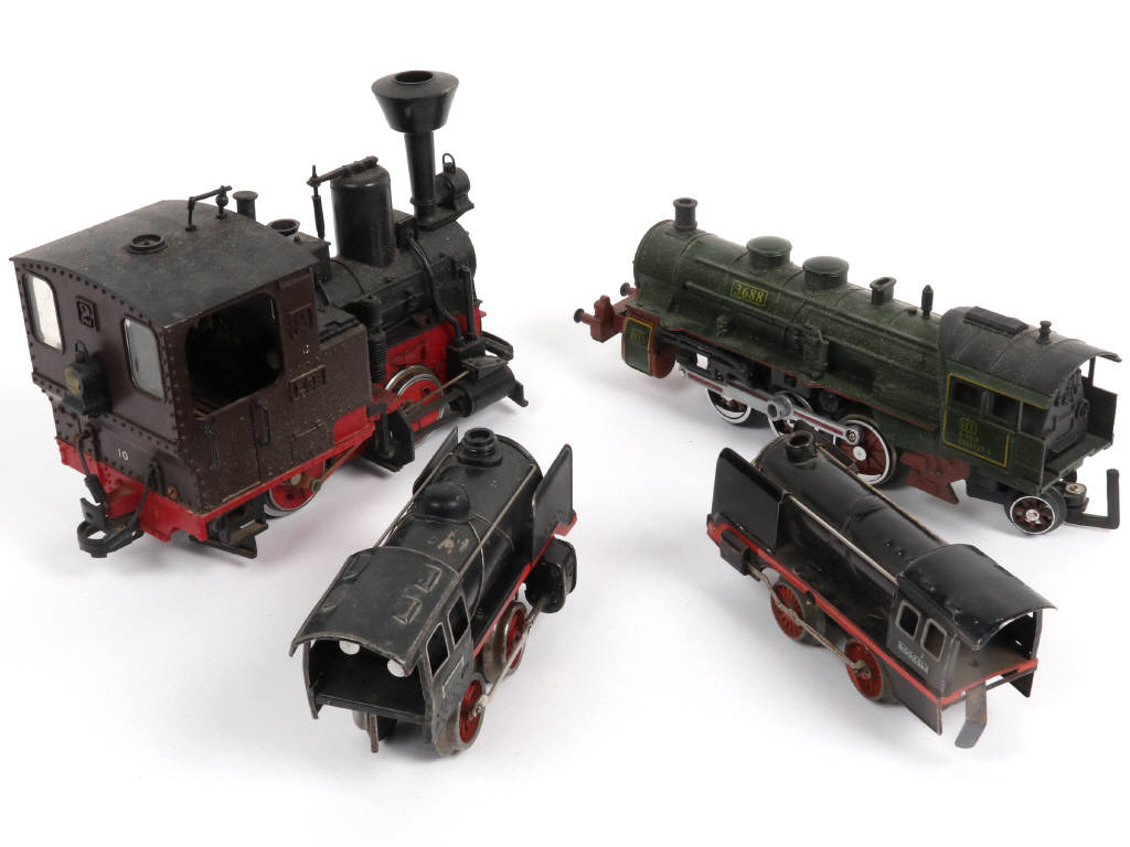 Lot 55 - DIVERS (4)
