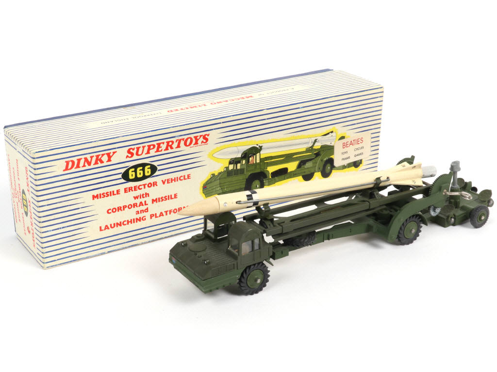 Lot 358 - DINKY TOYS (GB) (1)