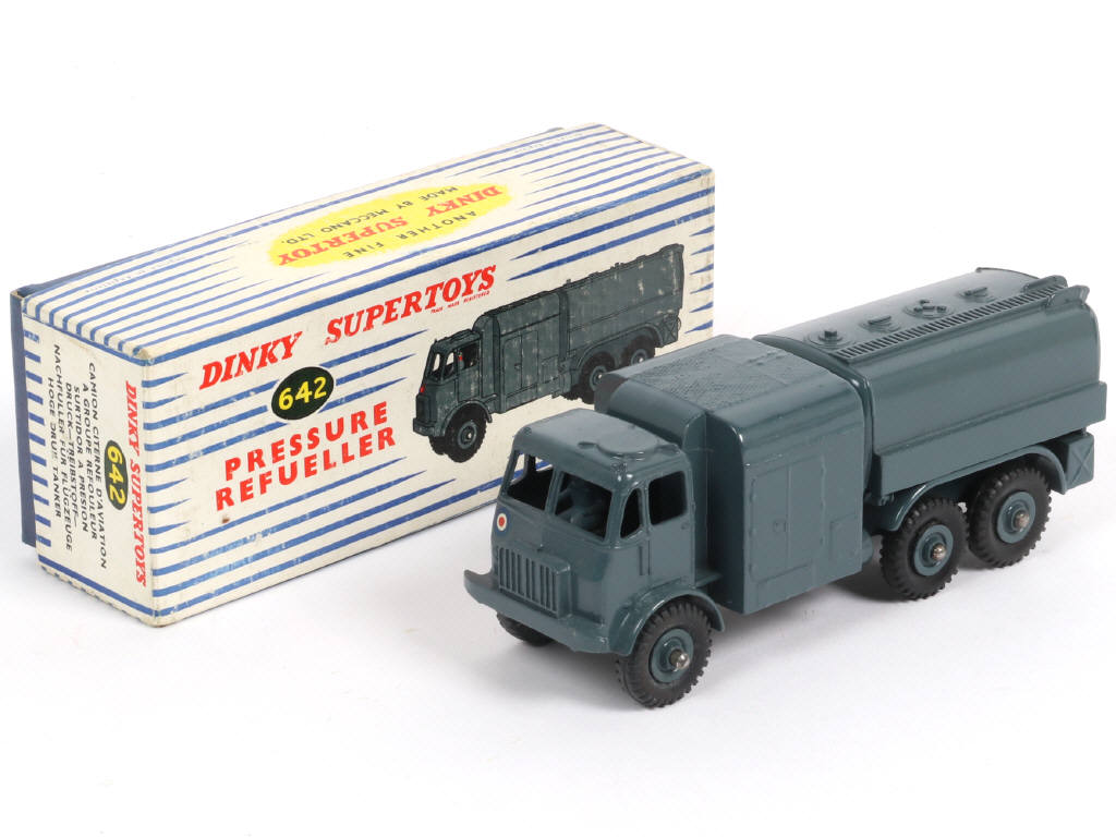 Lot 354 - DINKY TOYS (GB) (1)