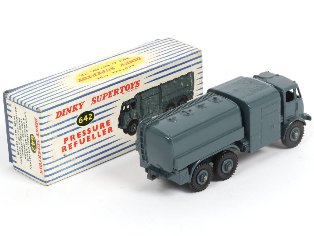 Lot 354 - DINKY TOYS (GB) (1)