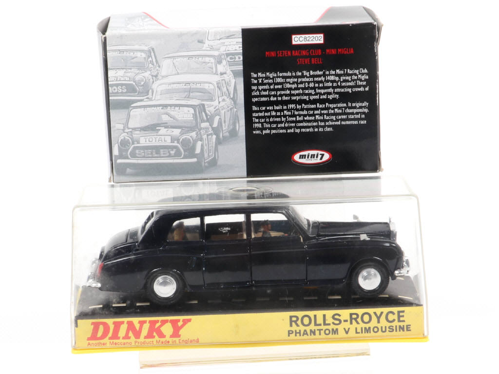 Lot 369 - DINKY TOYS (GB) (2)