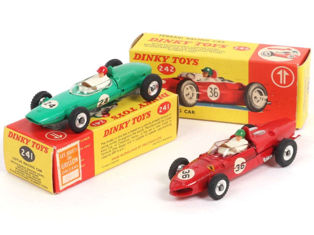 Lot 368 - DINKY TOYS (GB) (2)