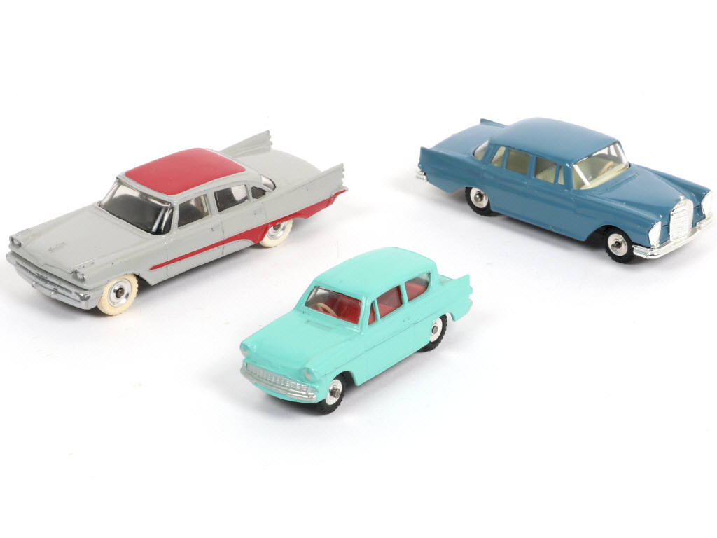 Lot 373 - DINKY TOYS (GB) (3)