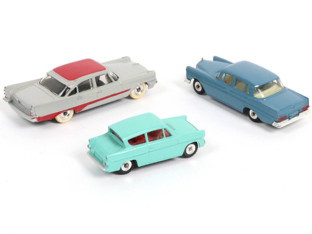 Lot 373 - DINKY TOYS (GB) (3)