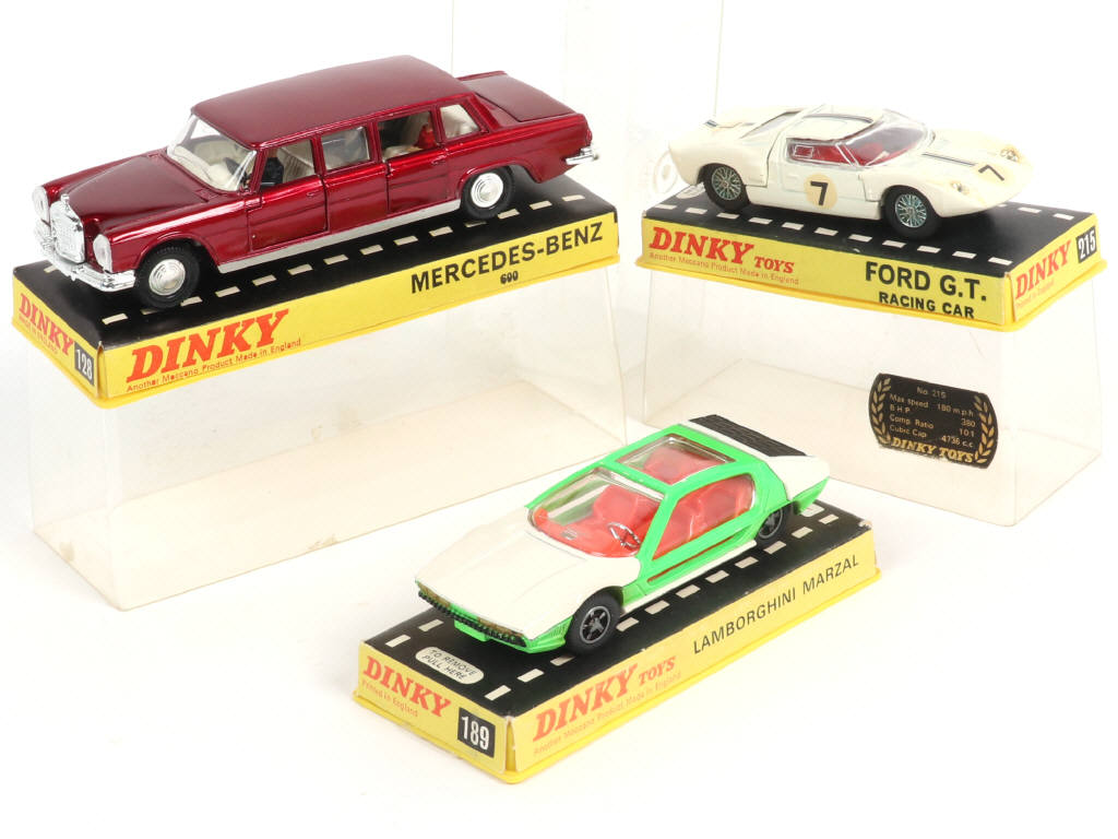 Lot 375 - DINKY TOYS (GB) (3)