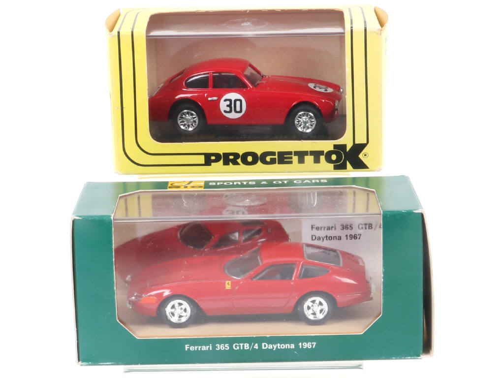 Lot 77 - DIVERS (2)