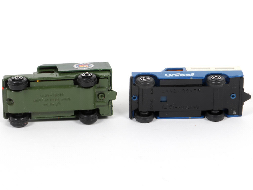 Lot 92 - DIVERS (2)