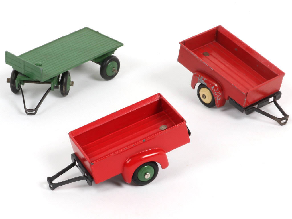 Lot 418 - DINKY TOYS (FRANCE) (3)