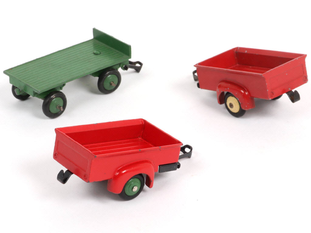 Lot 418 - DINKY TOYS (FRANCE) (3)