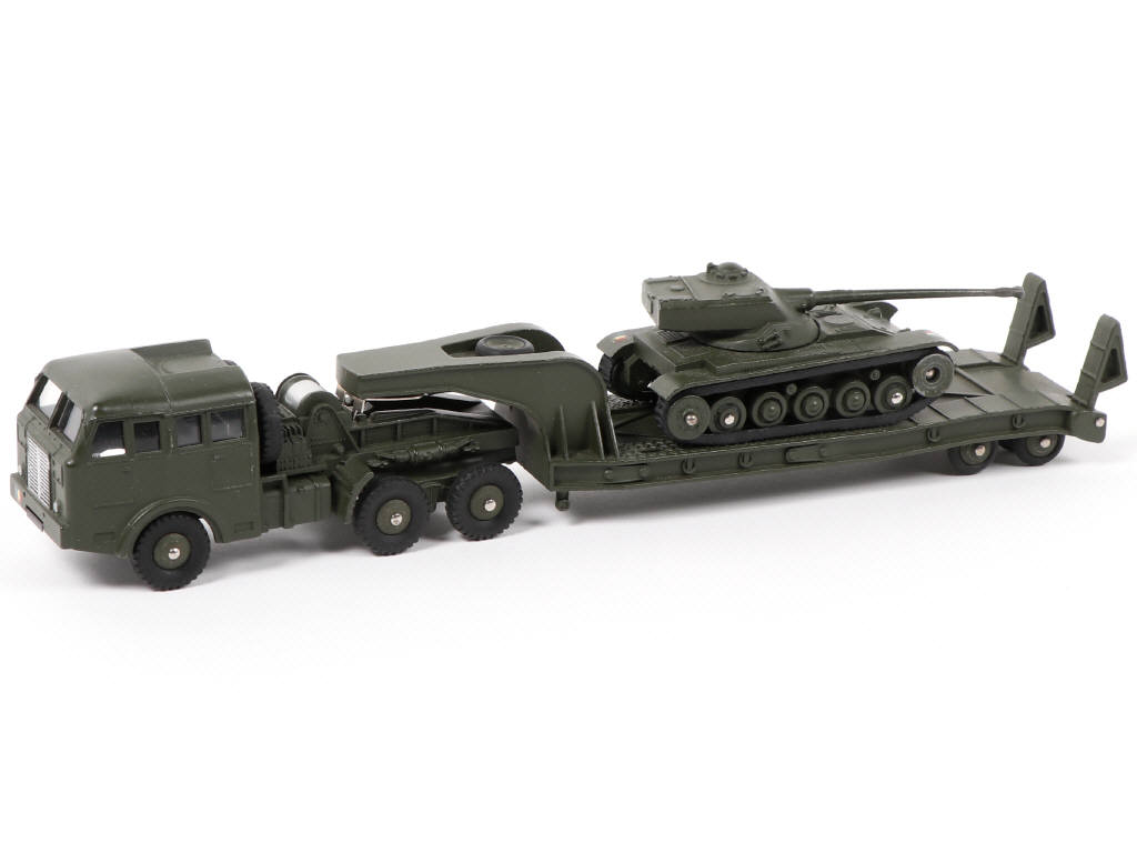 Lot 147 - DINKY TOYS (FRANCE) (1)