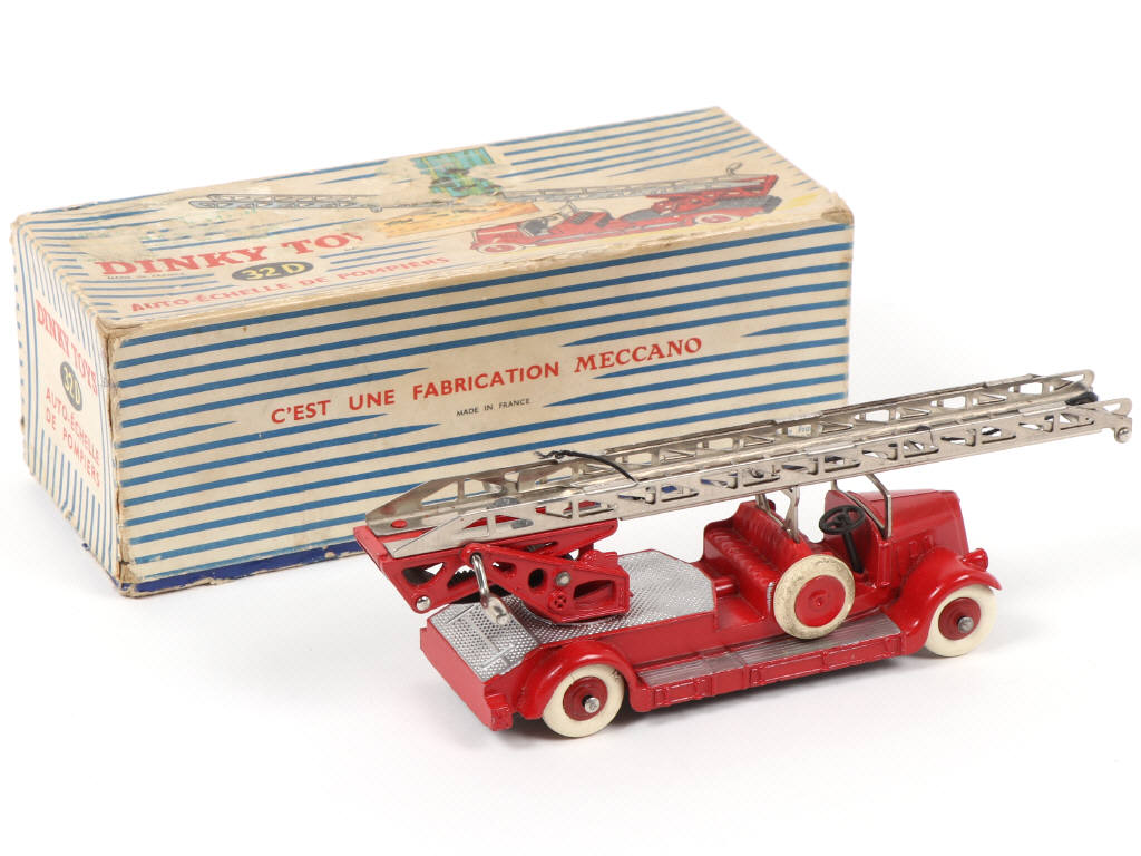 Lot 145 - DINKY TOYS (FRANCE) (1)