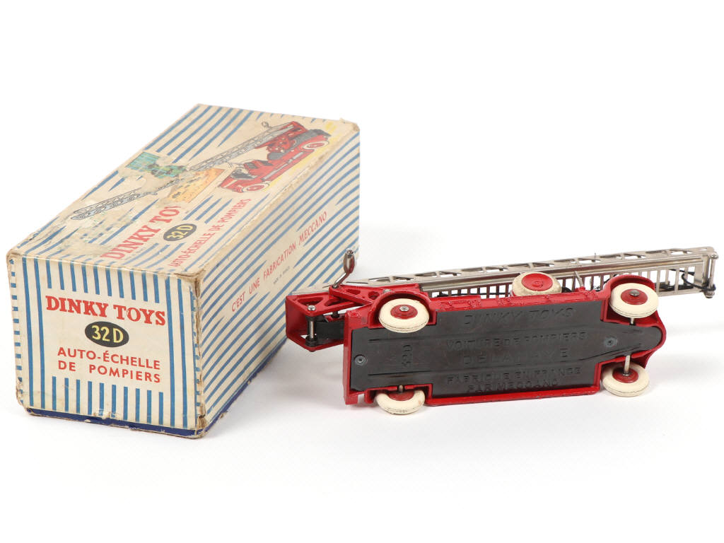 Lot 145 - DINKY TOYS (FRANCE) (1)