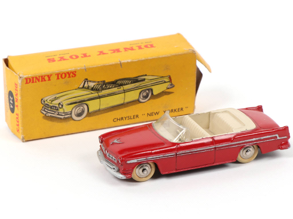 Lot 143 - DINKY TOYS (FRANCE) (1)