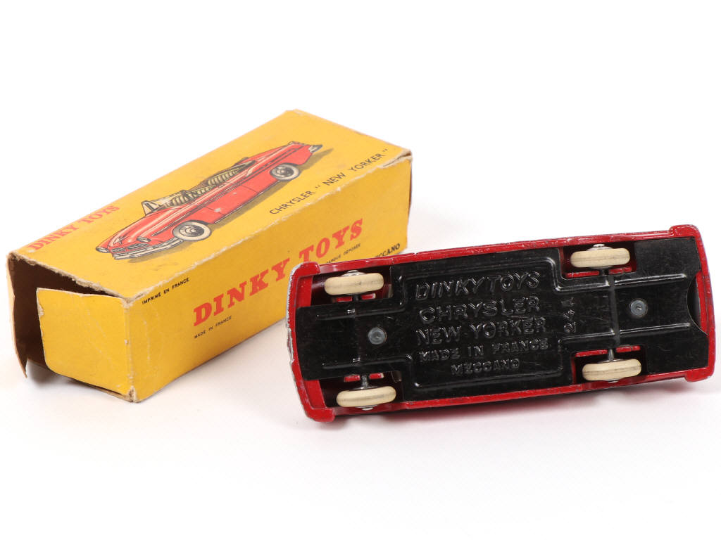 Lot 143 - DINKY TOYS (FRANCE) (1)