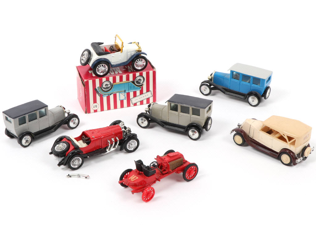 Lot 270 - DIVERS (7)