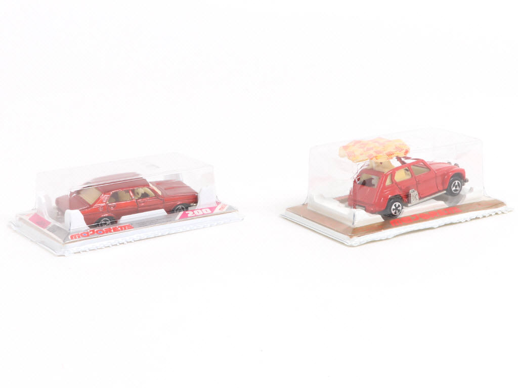Lot 245 - MAJORETTE (FRANCE) (2)