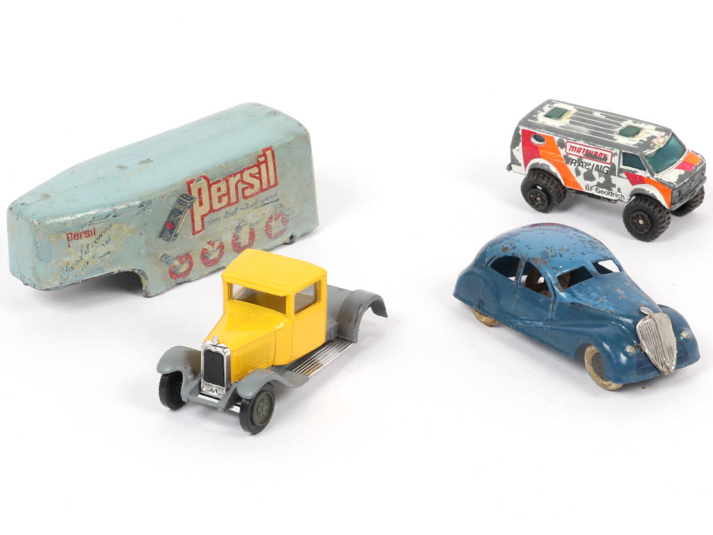 Lot 96 - DIVERS (4)