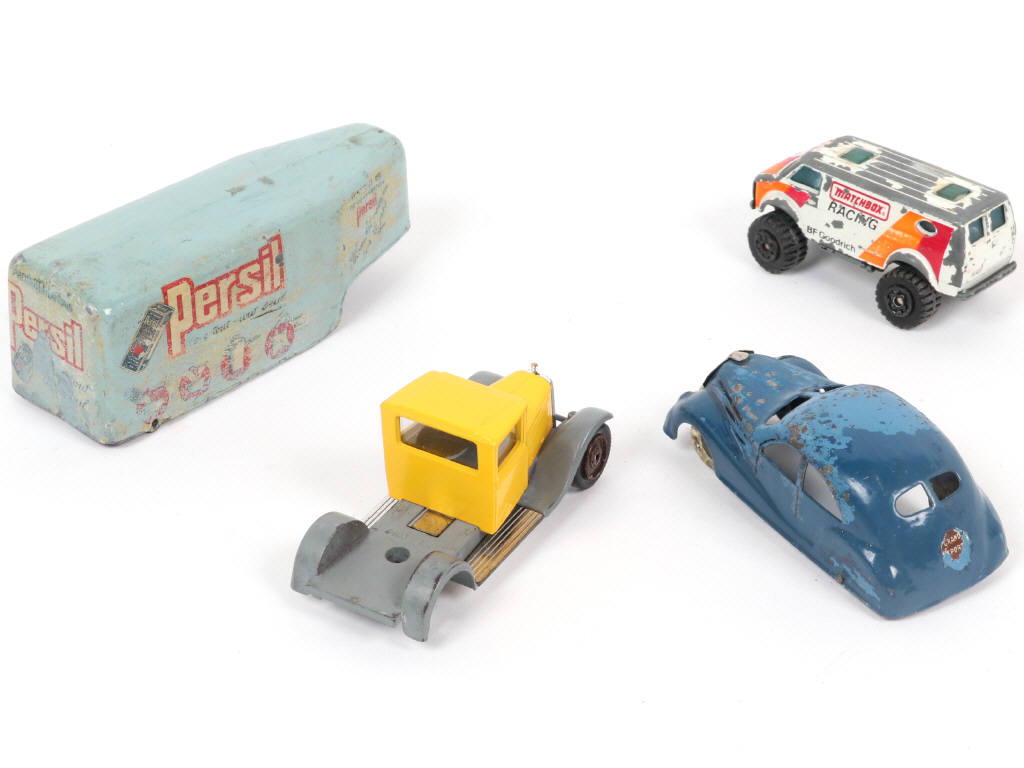 Lot 96 - DIVERS (4)