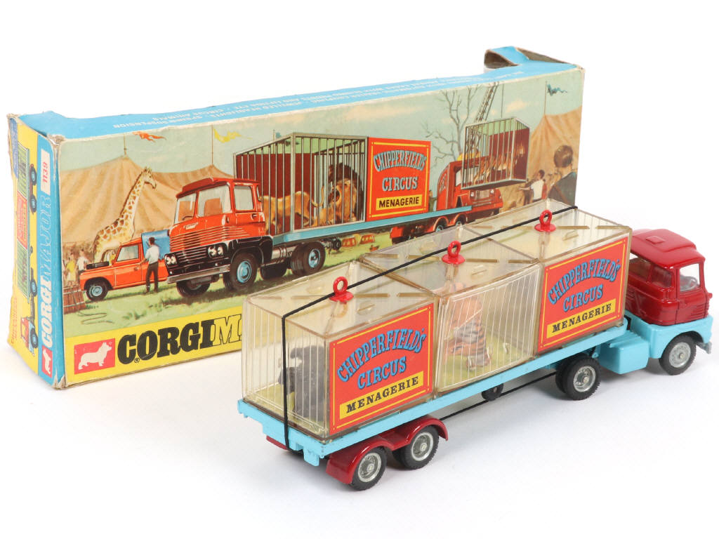 Lot 261 - CORGI TOYS (GB) (1)