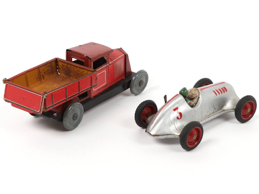 Lot 38 - DIVERS (2)