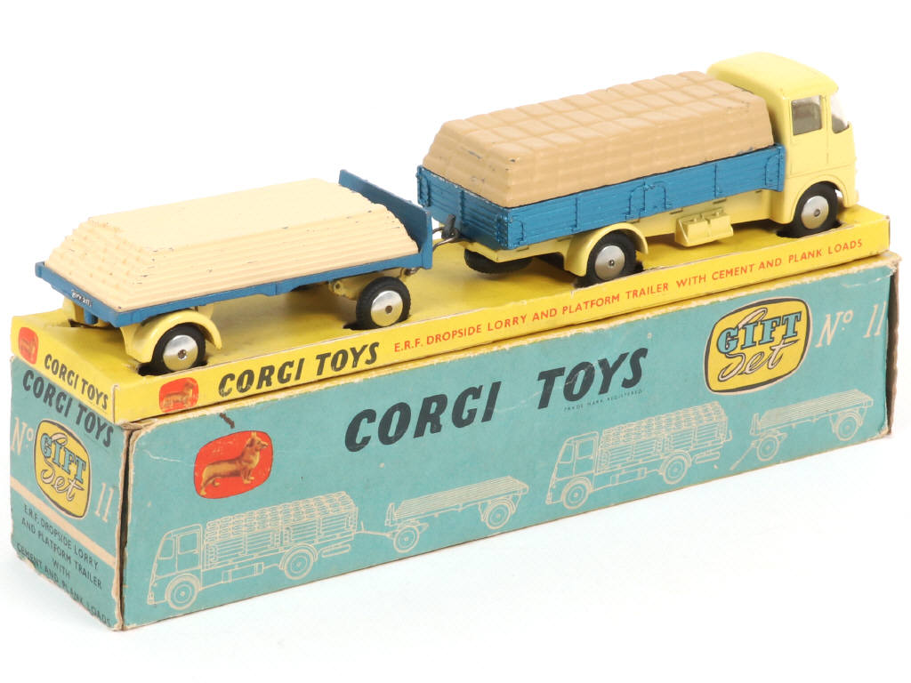 Lot 268 - CORGI TOYS (GB) (1)