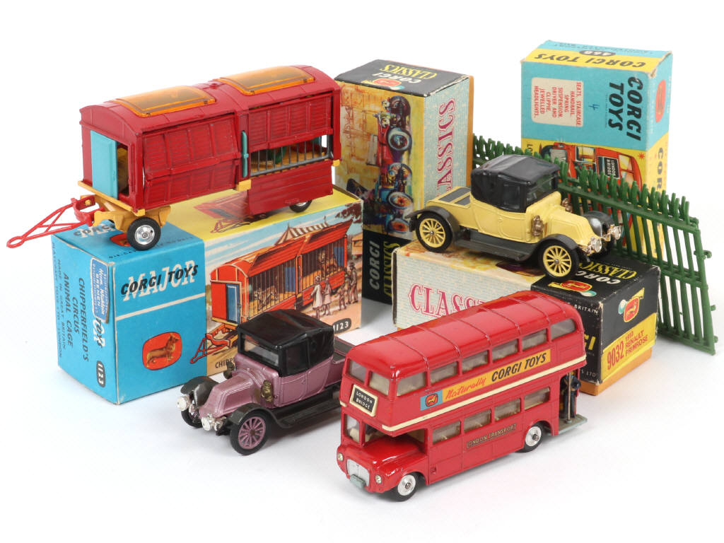 Lot 270 - CORGI TOYS (GB) (4)