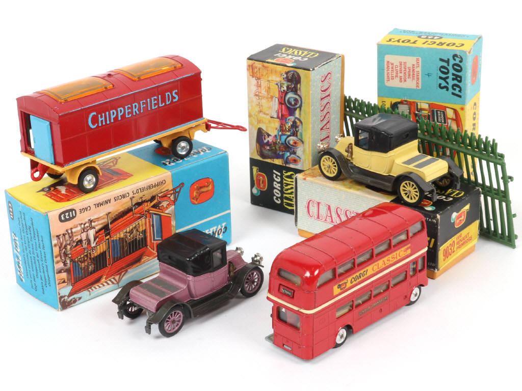 Lot 270 - CORGI TOYS (GB) (4)