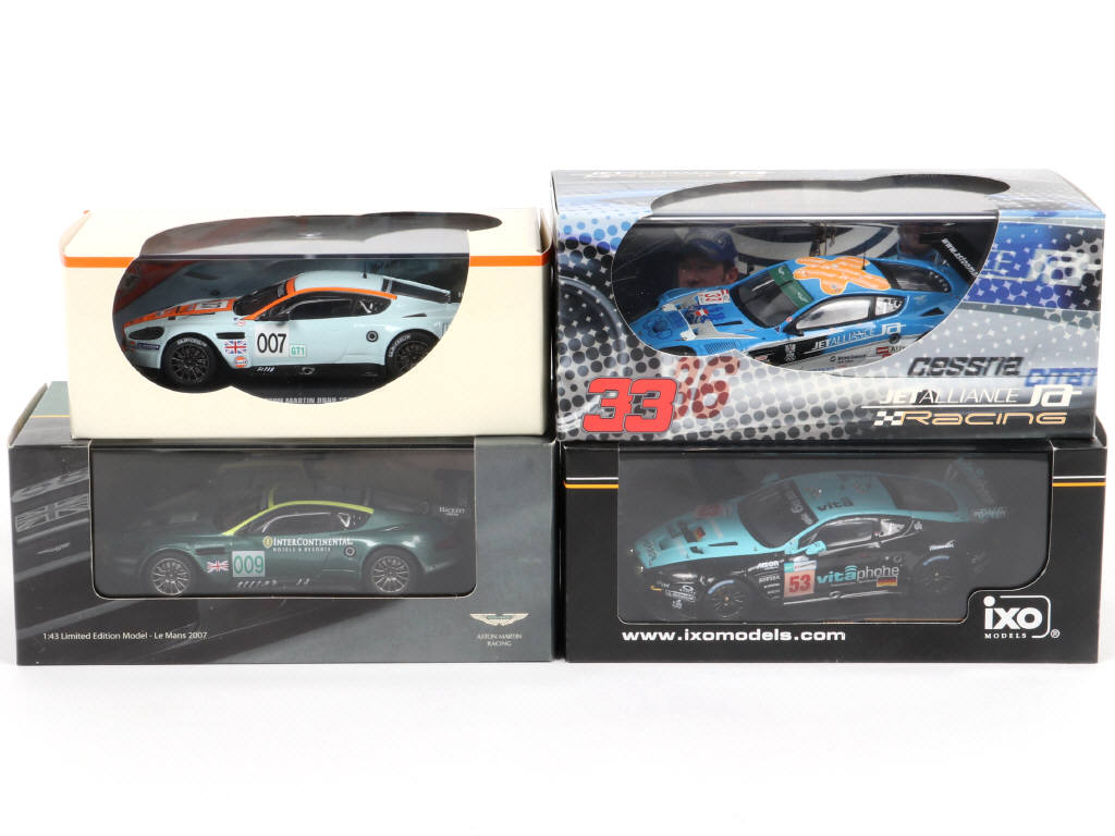 Lot 98 - DIVERS (4)