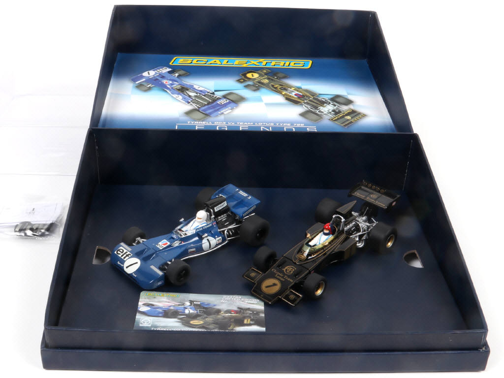 Lot 241 - SCALEXTRIC (GB) (2)