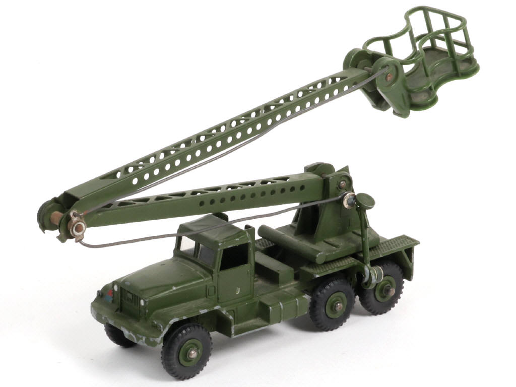 Lot 362 - DINKY TOYS (GB) (2)