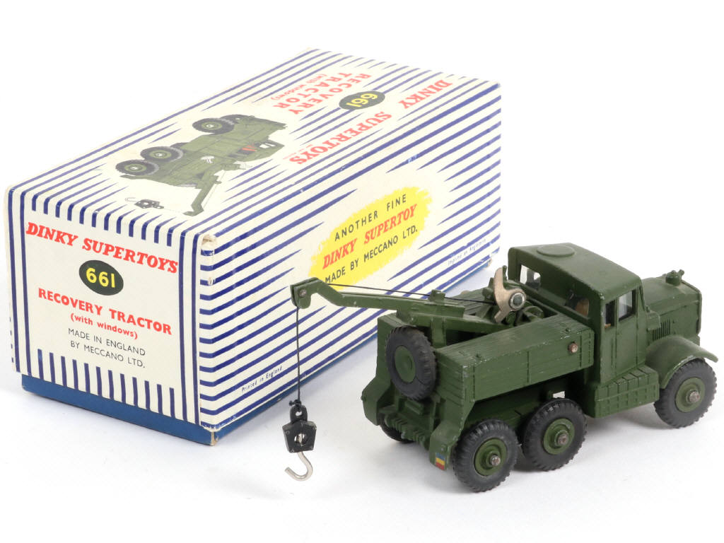 Lot 362 - DINKY TOYS (GB) (2)