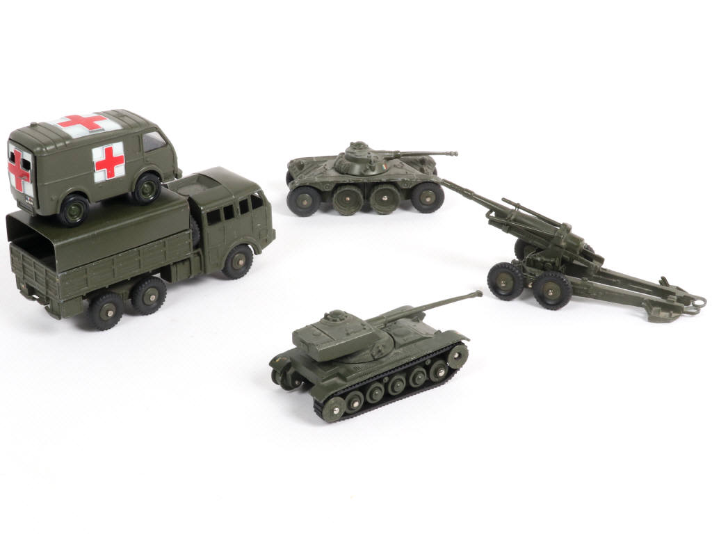 Lot 421 - DINKY TOYS (FRANCE) (5)