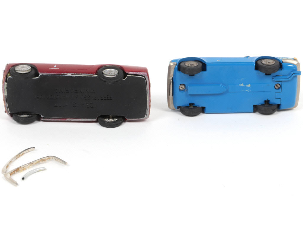 Lot 90 - DIVERS (2)