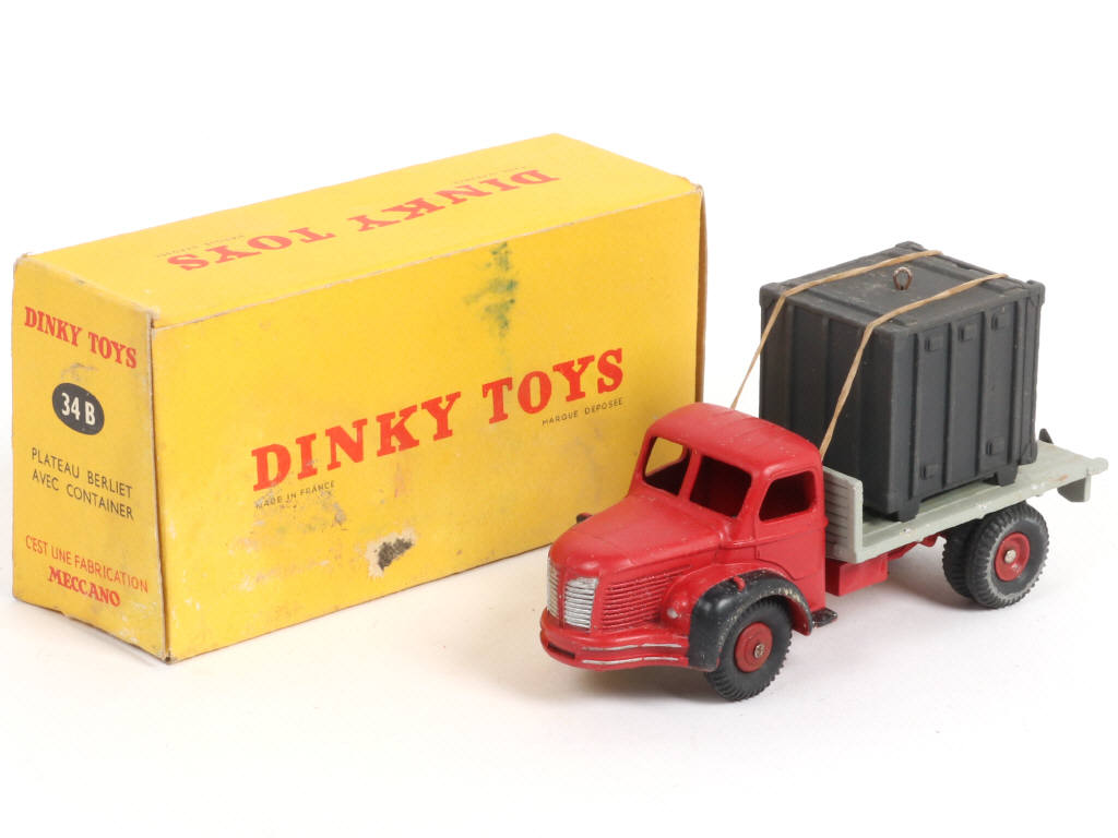 Lot 392 - DINKY TOYS (FRANCE) (1)