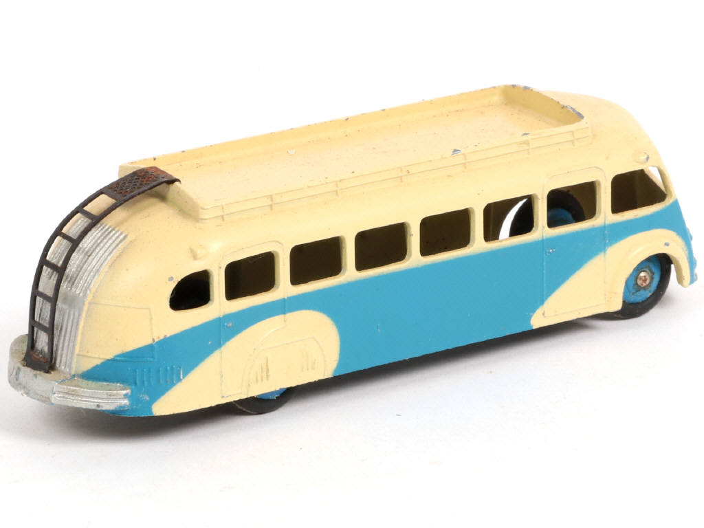 Lot 376 - DINKY TOYS (FRANCE) (1)