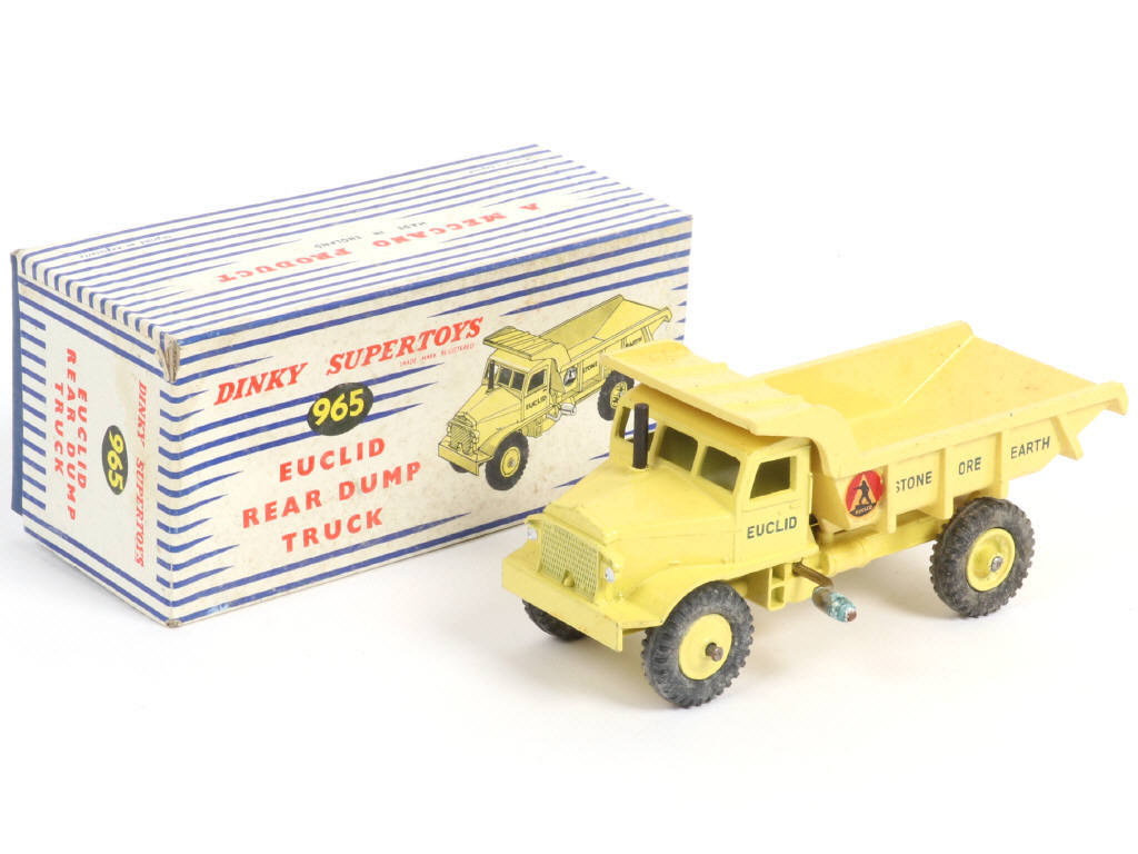 Lot 358 - DINKY TOYS (GB) (1)