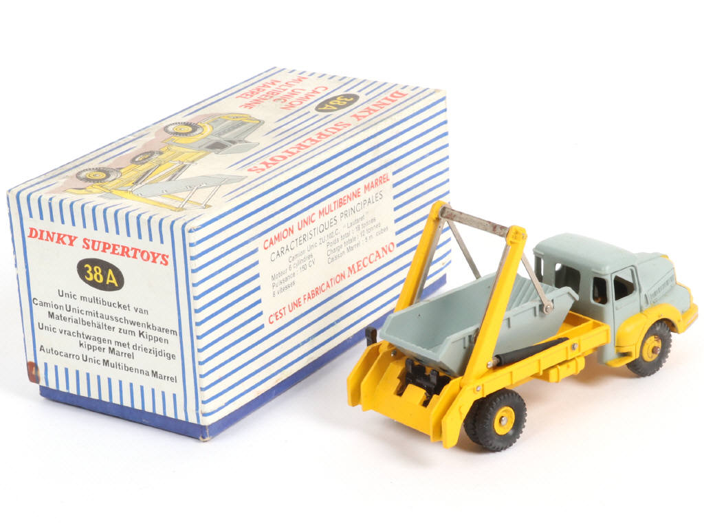 Lot 393 - DINKY TOYS (FRANCE) (1)