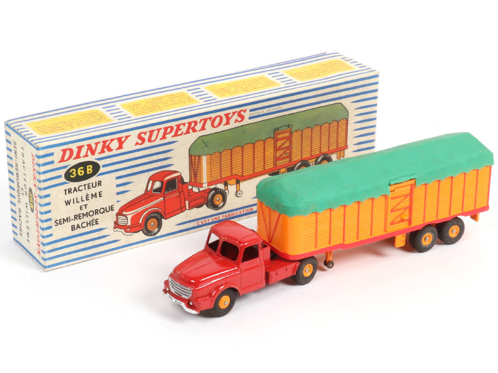 Lot 394 - DINKY TOYS (FRANCE) (1)