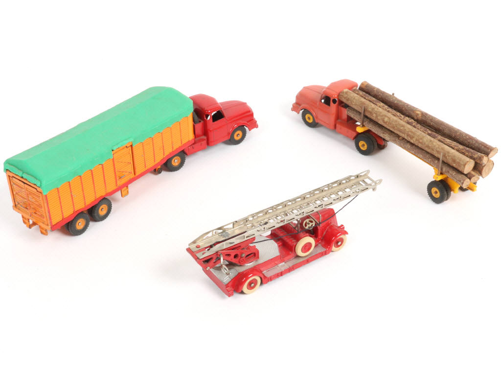 Lot 406 - DINKY TOYS (FRANCE) (3)