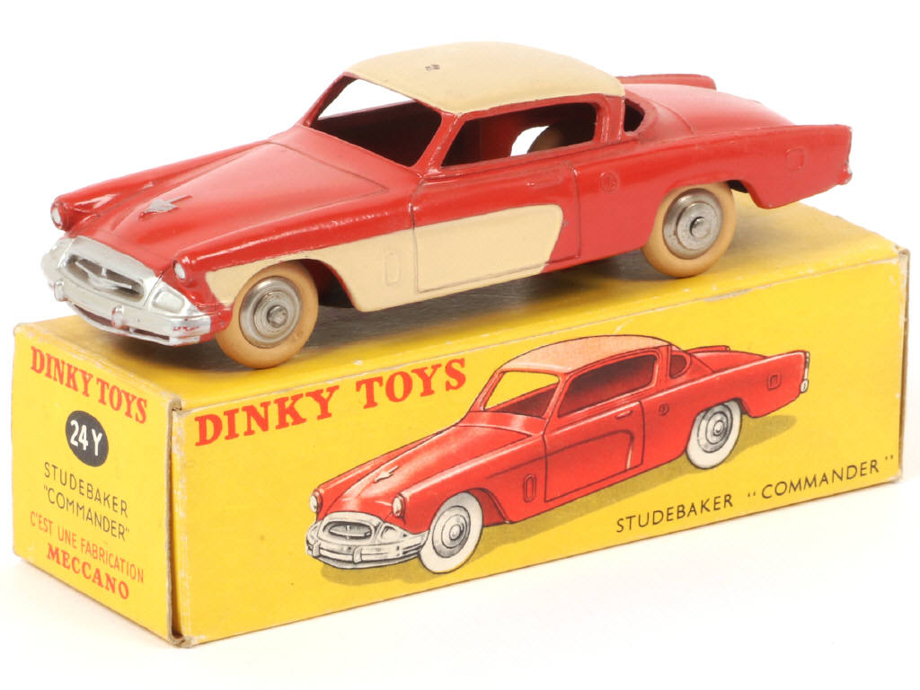 Lot 445 - DINKY TOYS (FRANCE) (1)