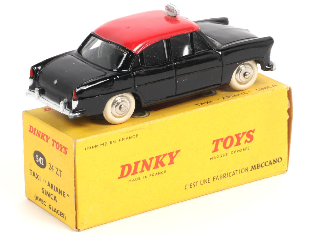 Lot 449 - DINKY TOYS (FRANCE) (1)