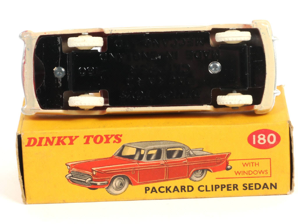 Lot 606 - DINKY TOYS (GB) (1)