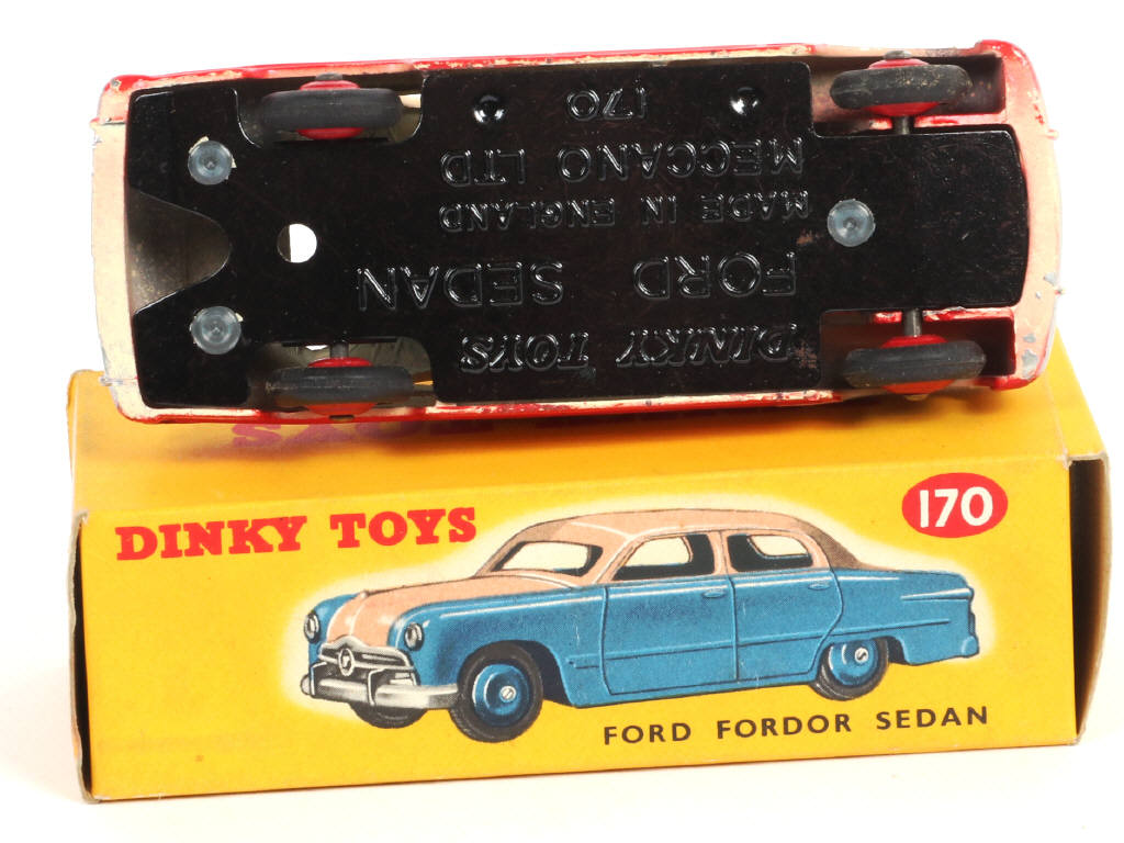 Lot 596 - DINKY TOYS (GB) (1)