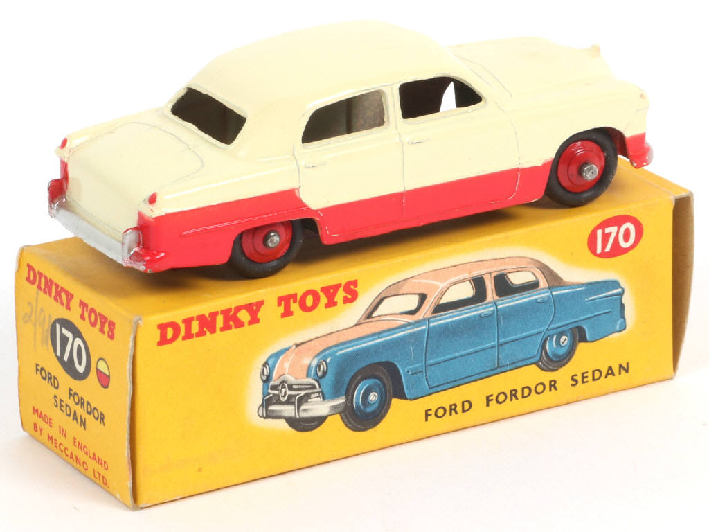 Lot 596 - DINKY TOYS (GB) (1)